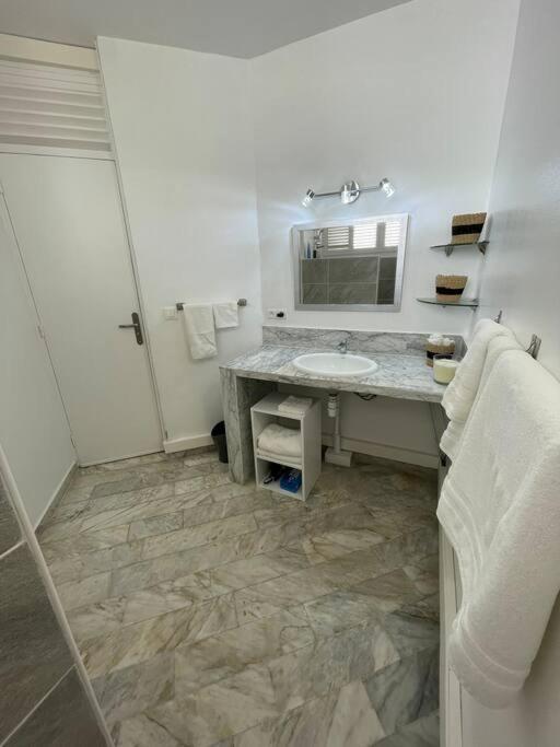 Appart Adorable Proche De La Baie Orientale, Idolem Residence Unite 2 - 57 Rue Du Mont Vernon 1 Cul de Sac Luaran gambar